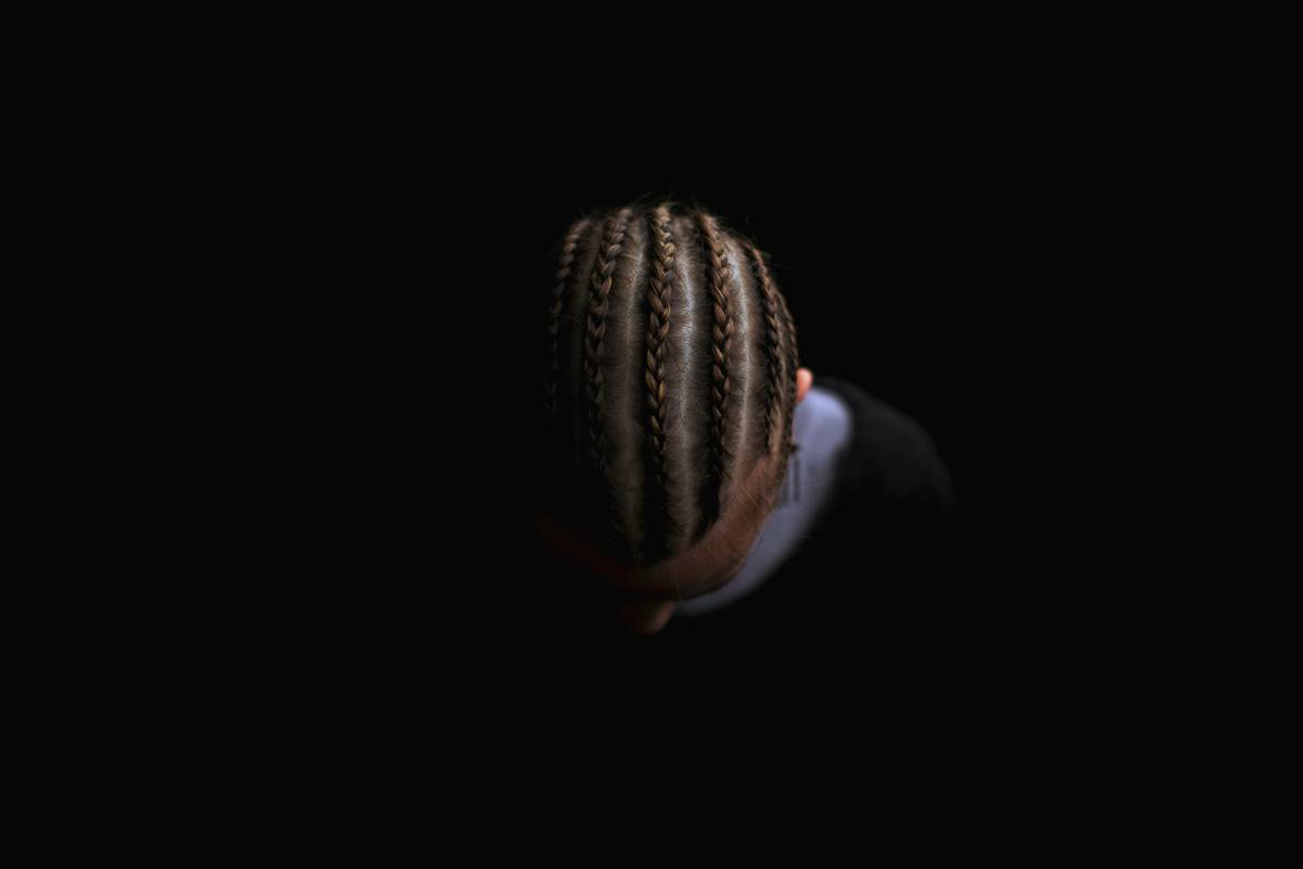 Infographic showing comparison of healthy vs. damaging braid tension levels, citing JAAD 2023 traction alopecia stats